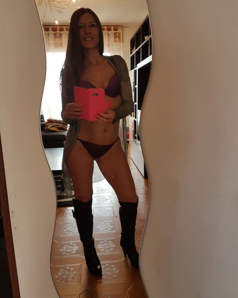 Madre italiana italian slut brunette mom exposed webwhore
 #89704716