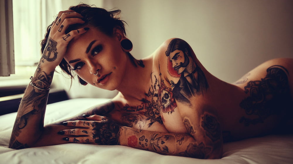 タトゥーのある女性1
 #91739942