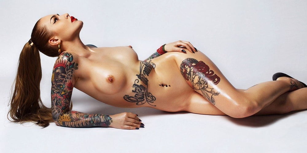 タトゥーのある女性1
 #91740045