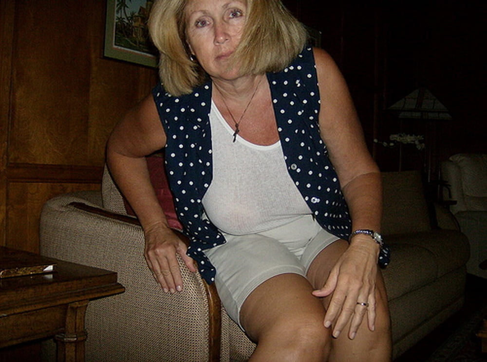 Absolute fickbare Mutter
 #93771840