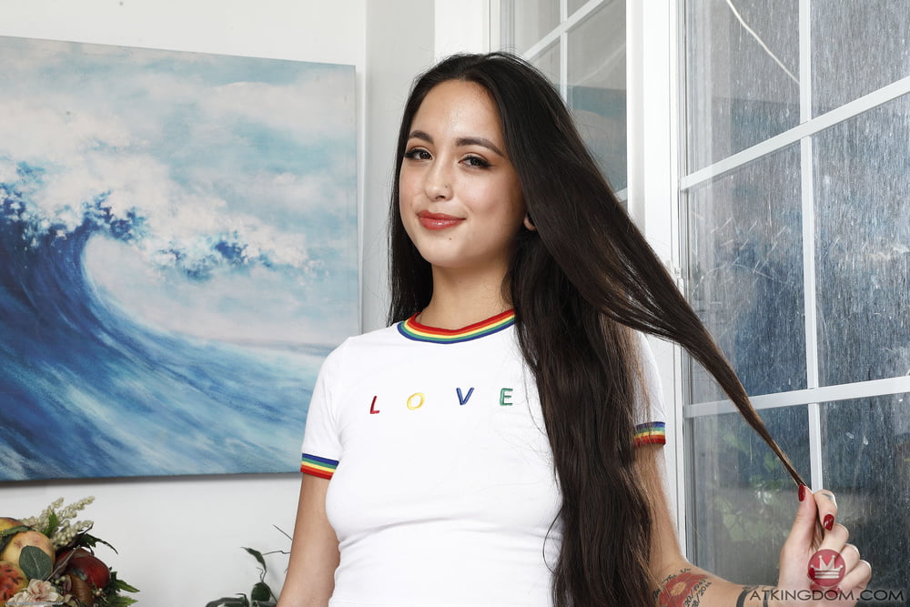 Mi ha doan 001 (una belleza asiática)
 #80599273