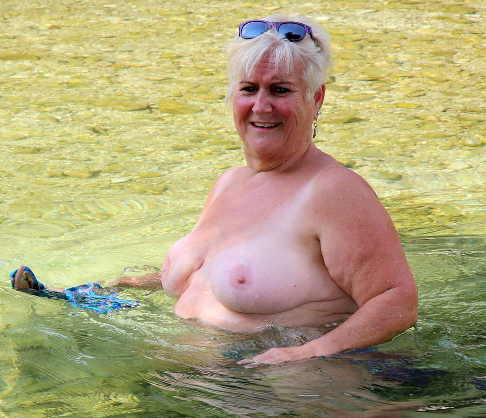 Abuelas y maduras
 #99840063