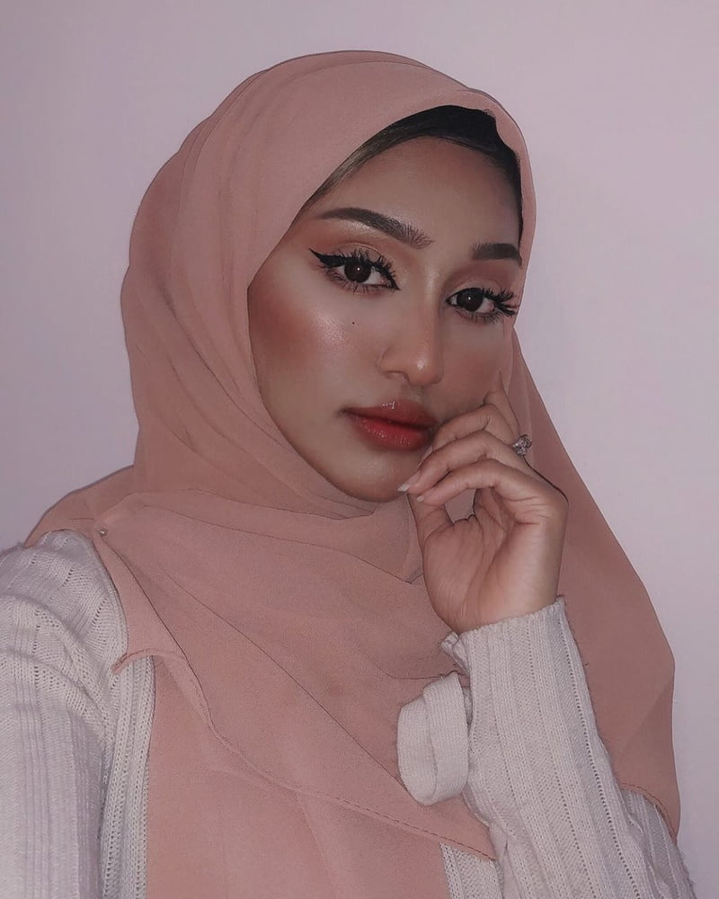 Slutty Face Hijabi Modern Turbanli #102038036