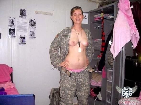 Sexy Militär Babes
 #88186267