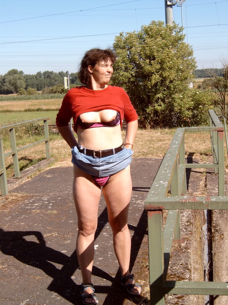 Christiane
 #103585143