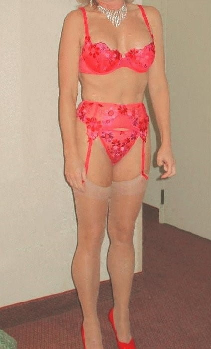 Reife in geblümten Dessous
 #100977140