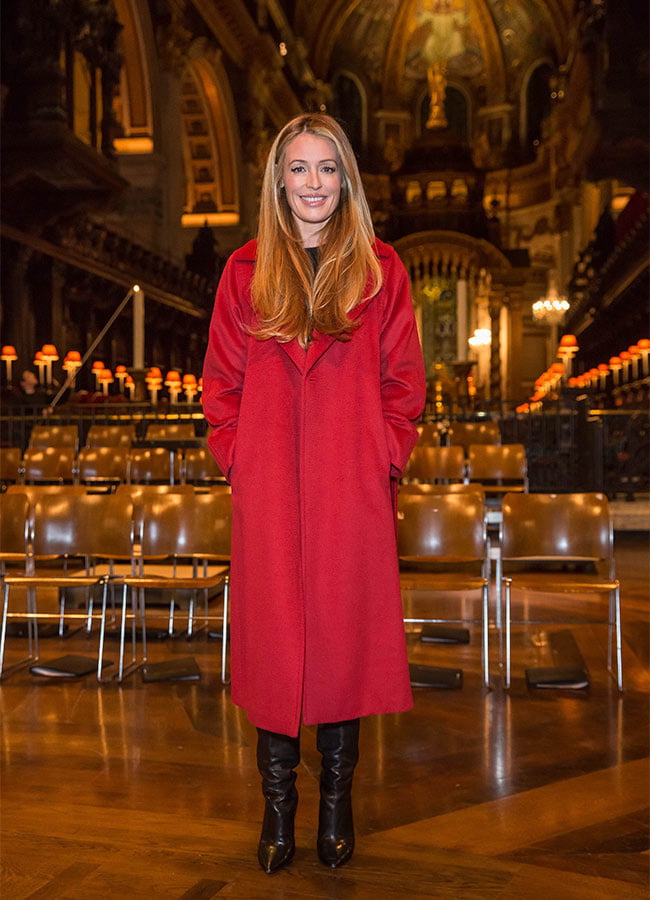 Weibliche Berühmtheit- Katze Deeley
 #105023175