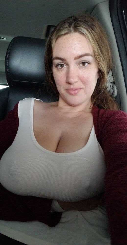 Thick curvy milf avec un cul énorme et des seins comme une vache laitière
 #98499433