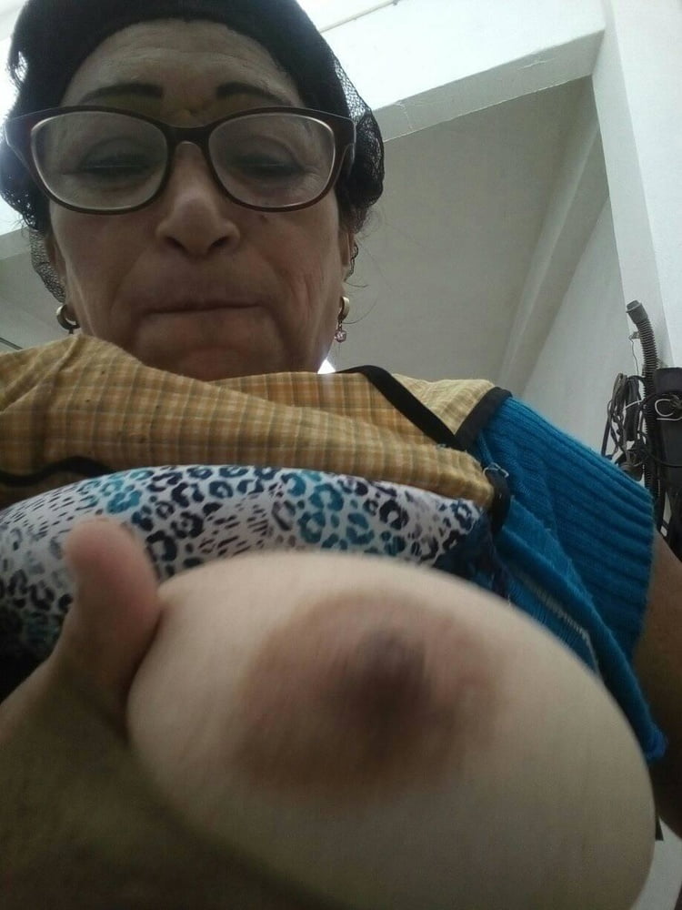 madurona pisalona cincuentona, calentona y cachonda #101591442