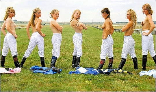Calendario de jockeys desnudos
 #89344239