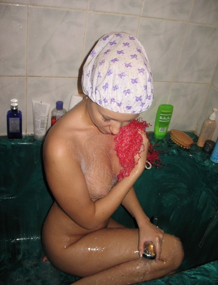 Se laver après avoir fait l'amour avec le patron dans sa salle de bain
 #95489585