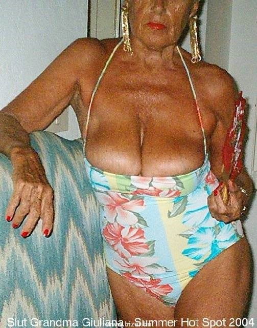 Milf y grannys con grandes tetas
 #80302576