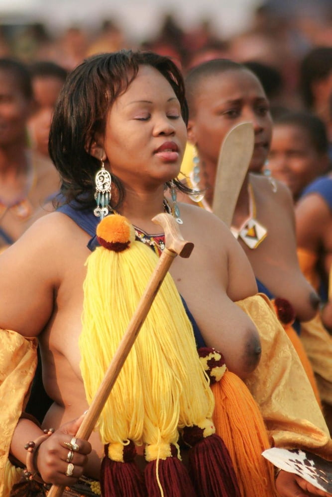 Afrikanische Stämme - Mädchen posieren solo
 #92284695
