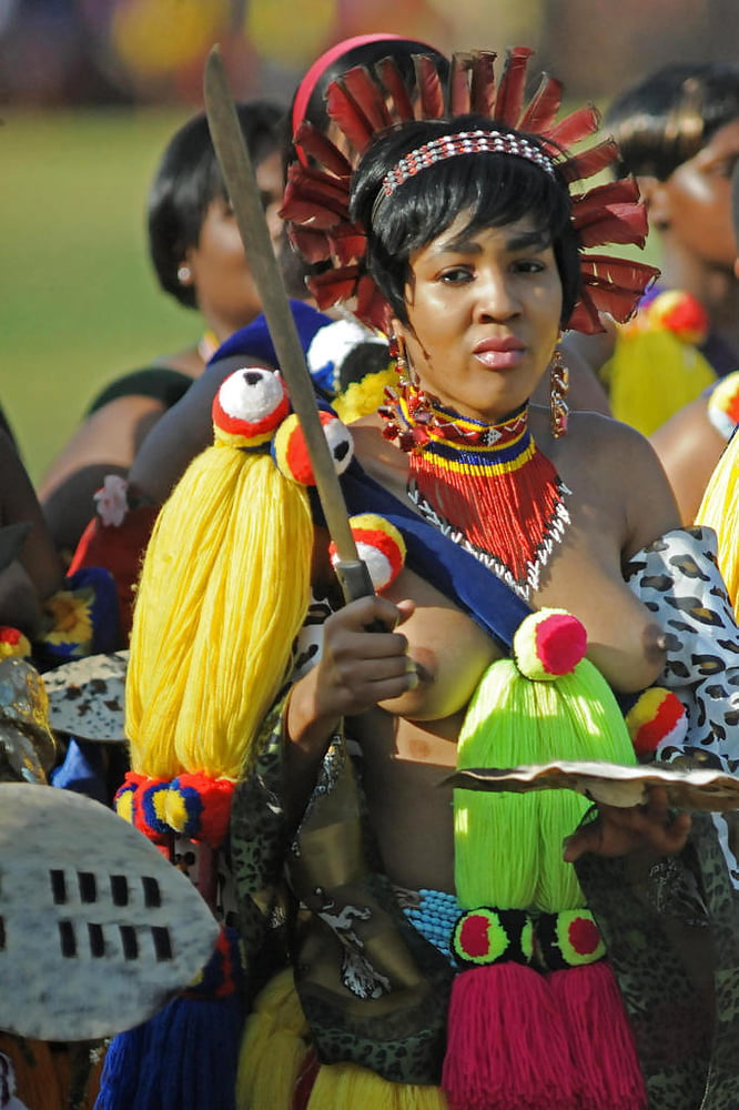 アフリカの部族 - 女の子がソロでポーズ
 #92284698