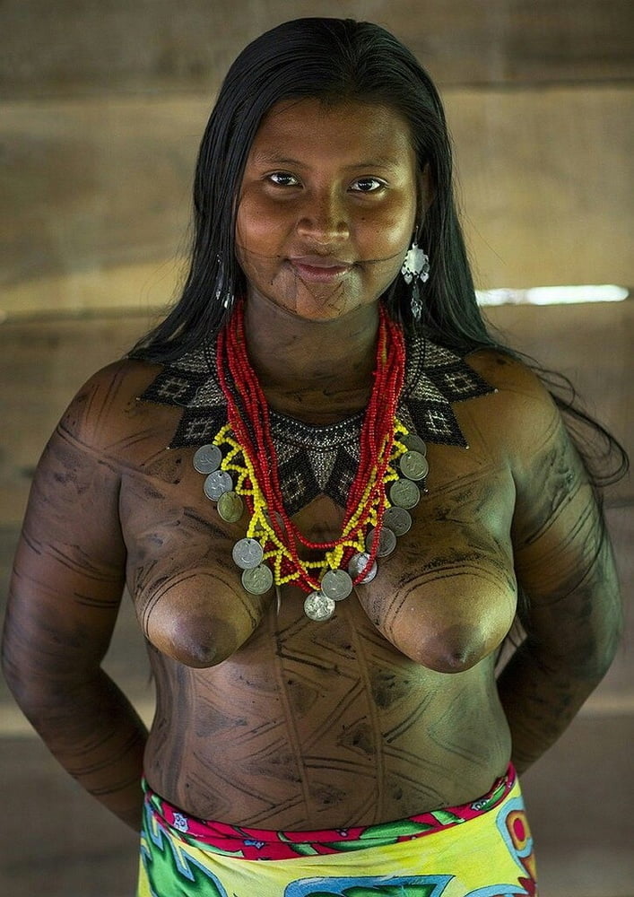 アフリカの部族 - 女の子がソロでポーズ
 #92284734