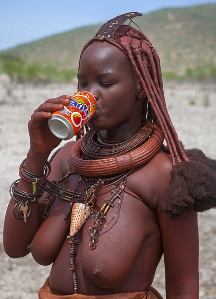 Afrikanische Stämme - Mädchen posieren solo
 #92284738