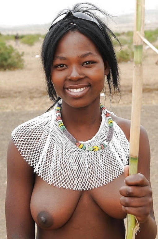 Afrikanische Stämme - Mädchen posieren solo
 #92284760