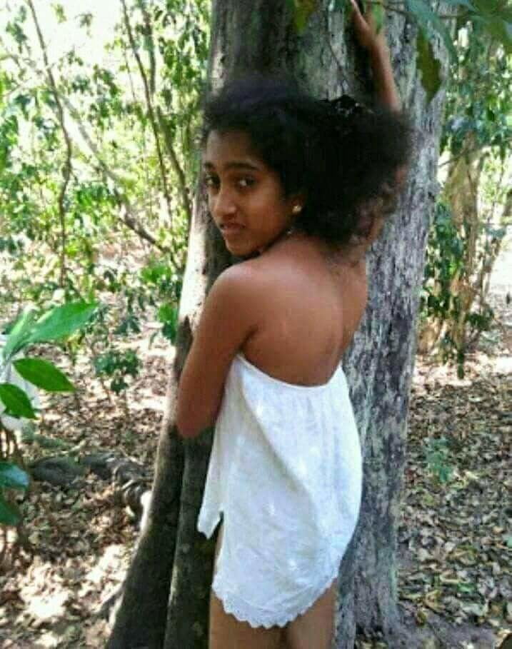 Bajo la falda
 #92541488