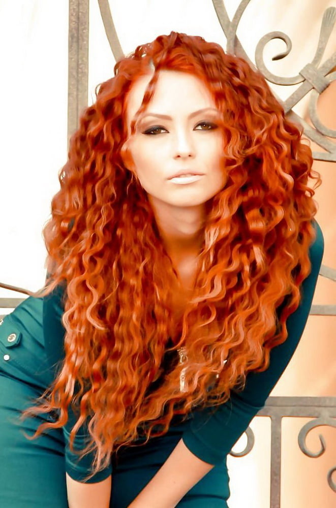 Bellezze rosse dai capelli lunghi
 #89723765