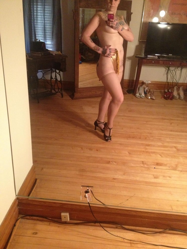 Danielle colby nackt spiegel
 #104486293
