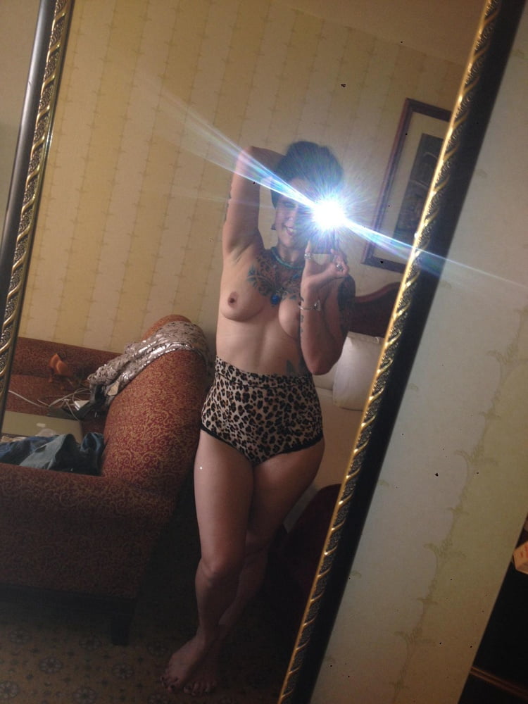 Danielle colby nackt spiegel
 #104486300
