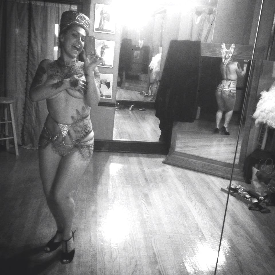 Danielle colby nackt spiegel
 #104486302