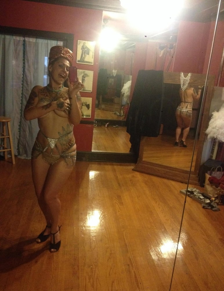 Danielle colby nackt spiegel
 #104486304