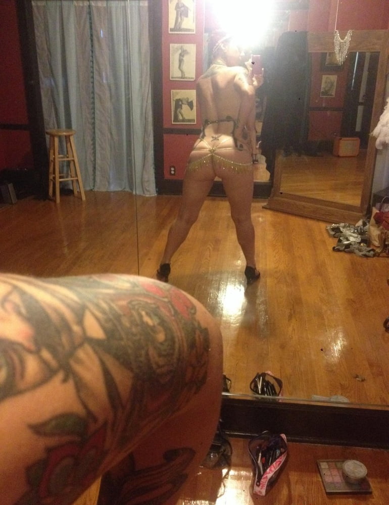 Danielle colby nackt spiegel
 #104486310