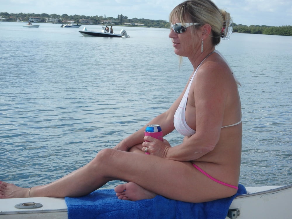 Slut milf brandi jaimes in boot mit sie hubby und sie bull
 #105447020