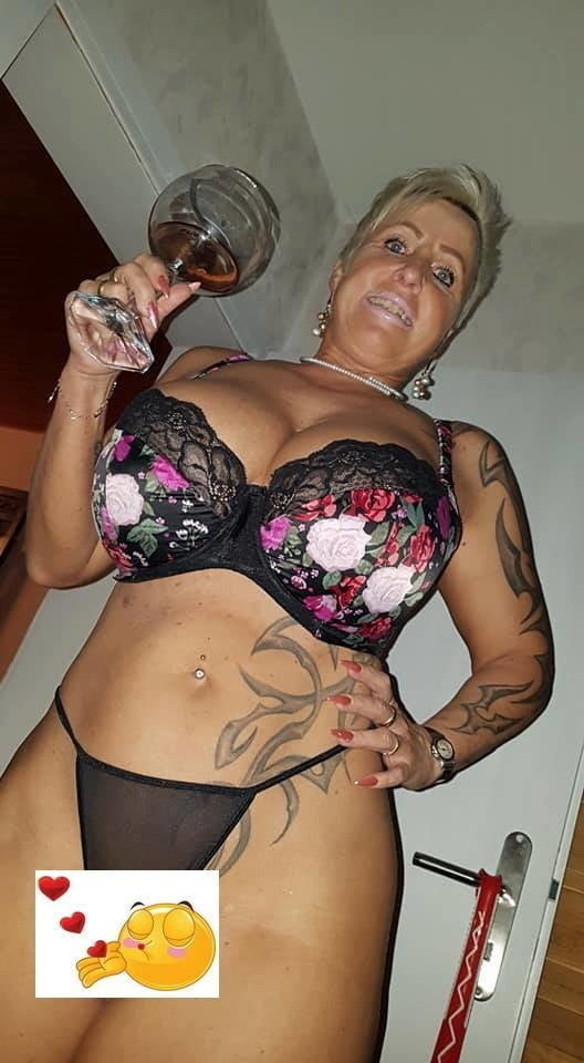 Große Titten großer Arsch Amateur reife Milf
 #94304959