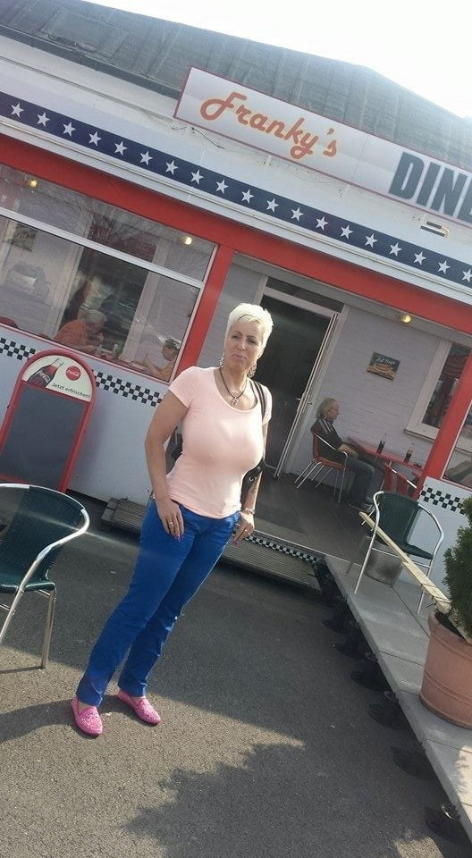 Große Titten großer Arsch Amateur reife Milf
 #94305077