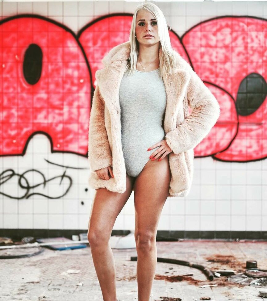 Carina Spack desnuda #108933758