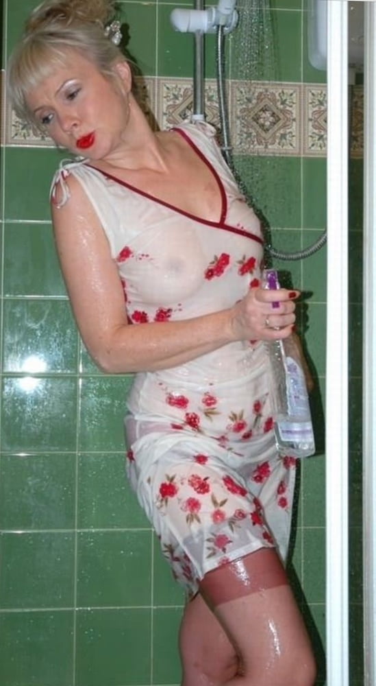 Sue se moja en la ducha
 #103607357