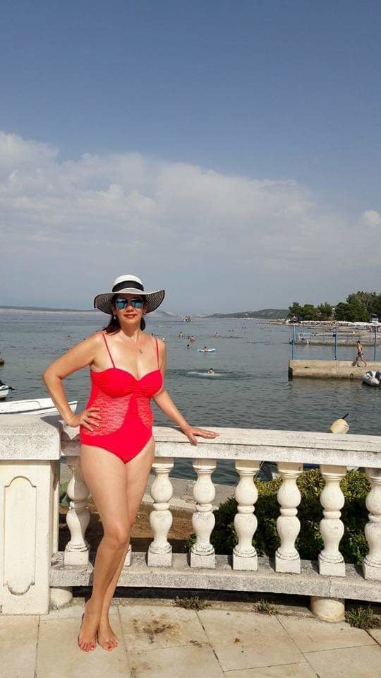 フェイスブックの女性たち
 #97933835