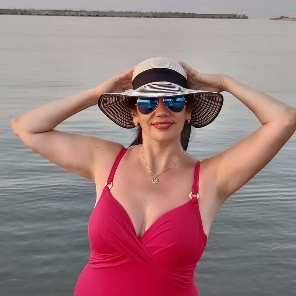 フェイスブックの女性たち
 #97933928