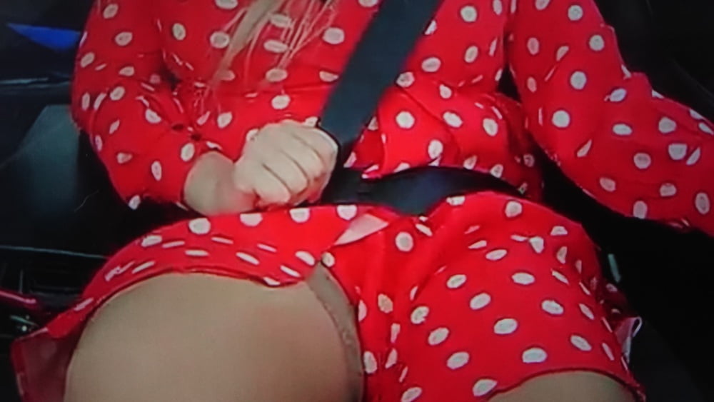 Calze upskirt in auto
 #91663996