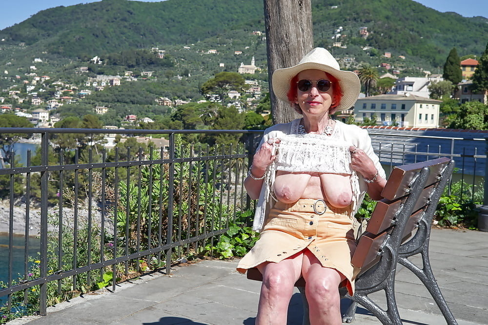 Rosemary (romy) - francés y 70 años
 #88359734