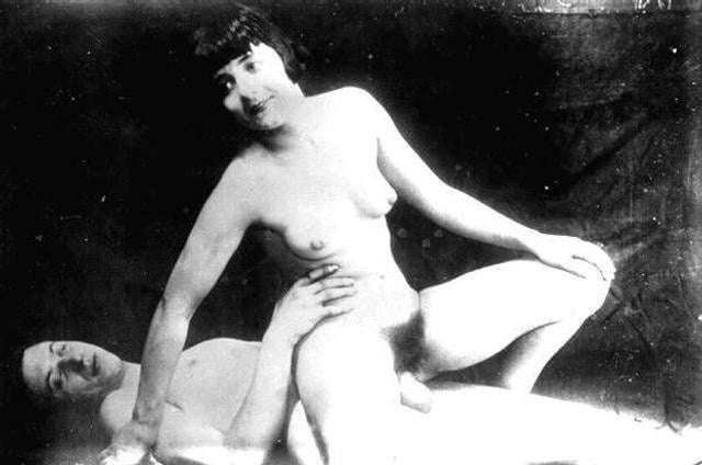 1901年から1930年のヴィンテージ・ポルノ写真
 #95705618