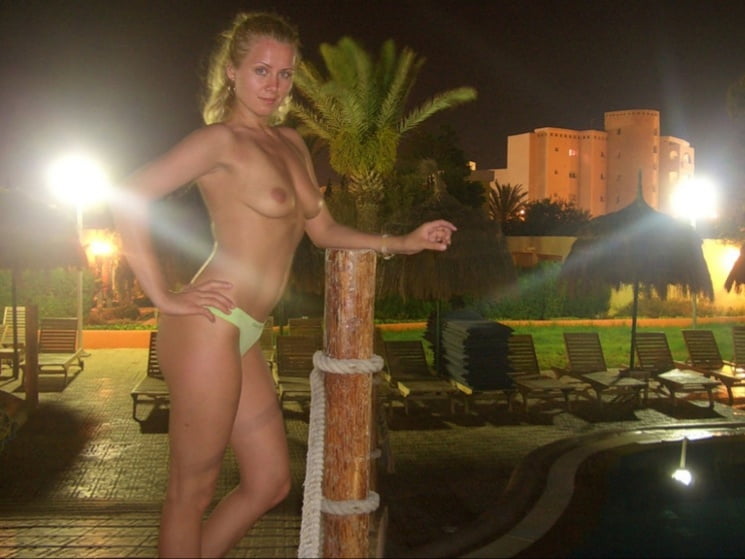 Sexy moglie russa amatoriale in vacanza
 #103009074