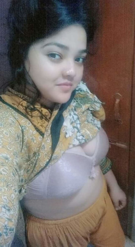 Hot Asian Friend Nude - Asian Friend Amateur Porn Pics - PICTOA