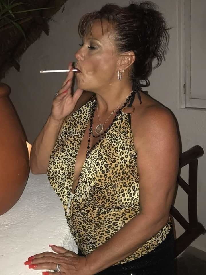 正体不明の喫煙者
 #106167624