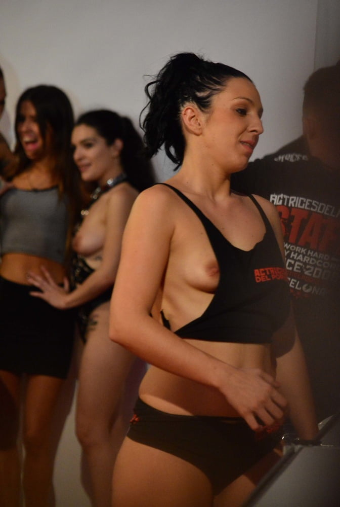 Downblouse y pezón peeks 241
 #101488670