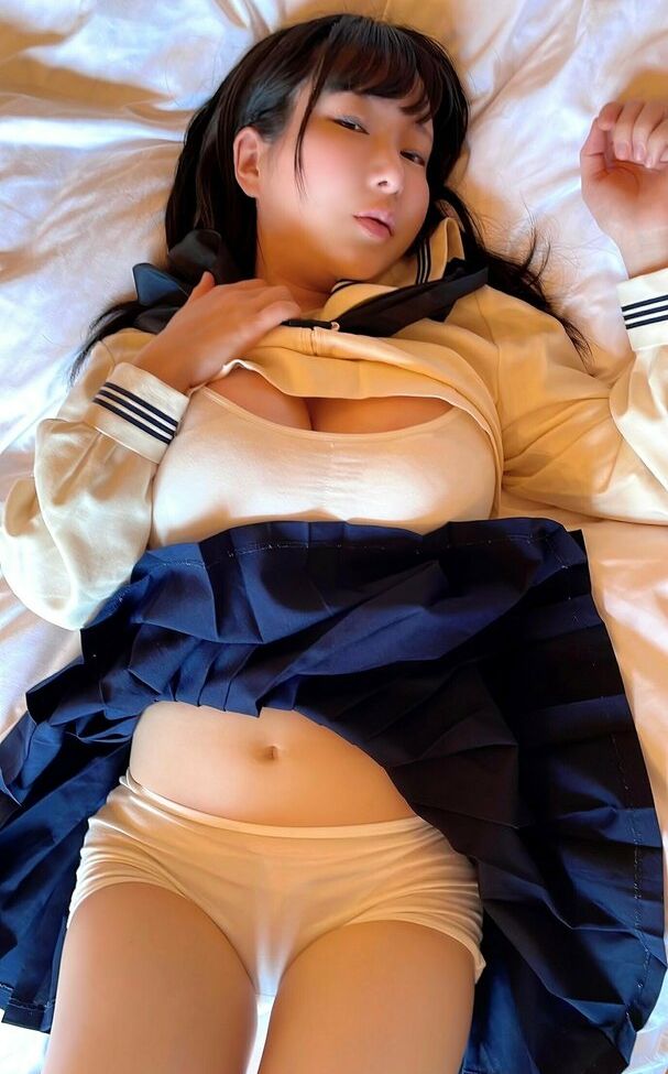 Lunaamemiya desnuda #108942562