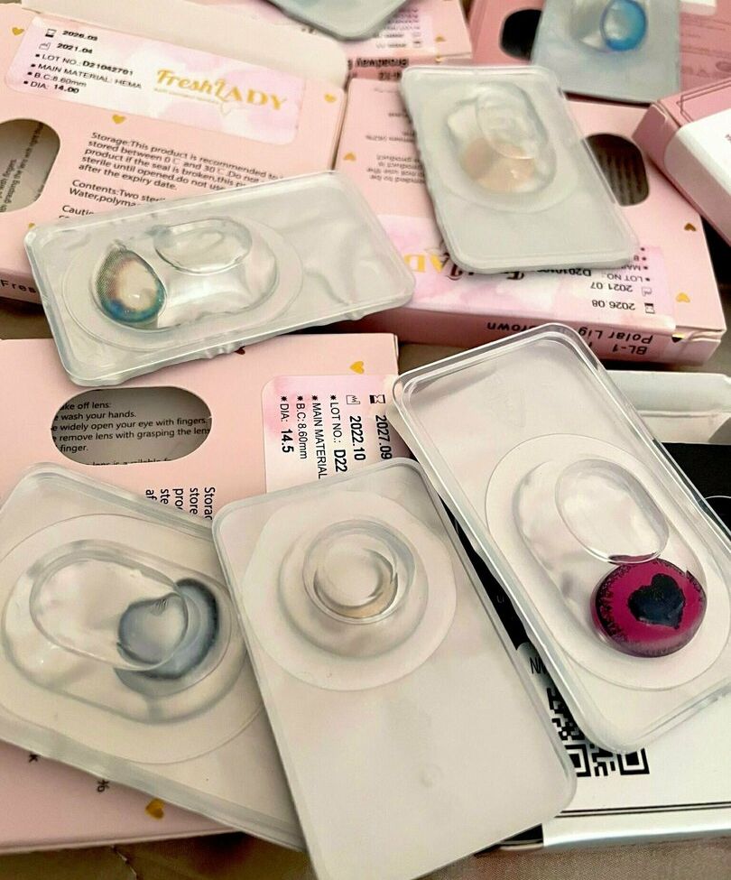 Lunaamemiya desnuda #108942604