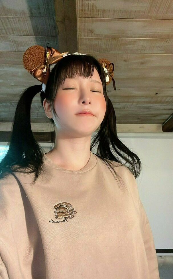 Lunaamemiya desnuda #108942608