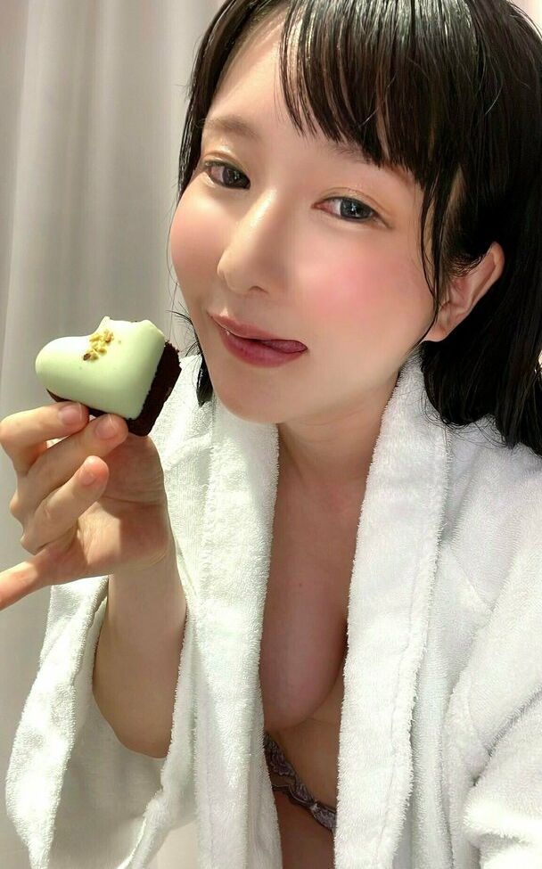 Lunaamemiya desnuda #108942627