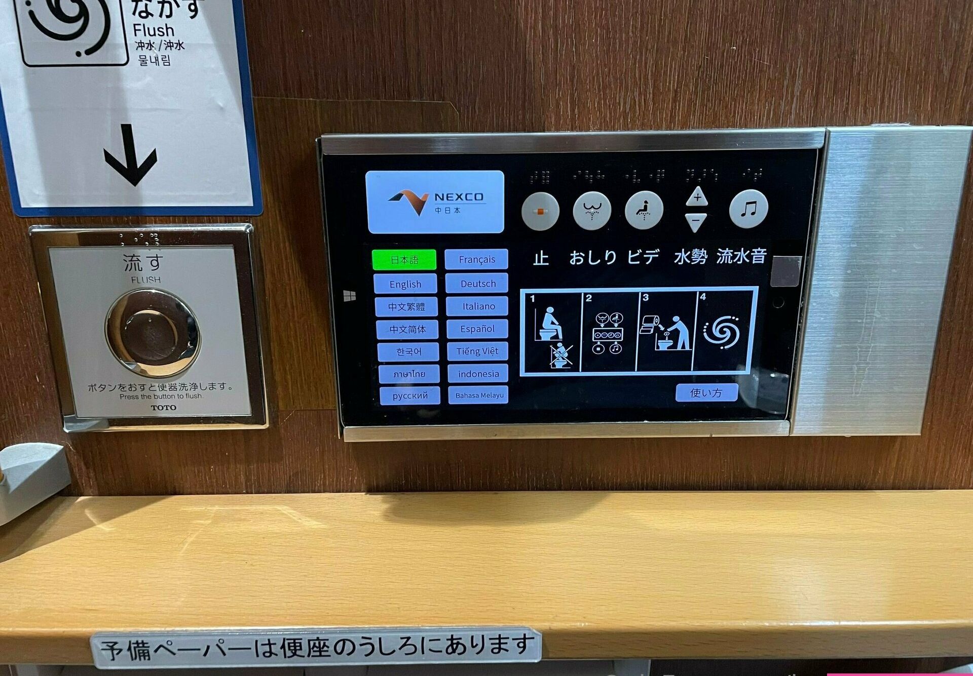 Lunaamemiya desnuda #108942639