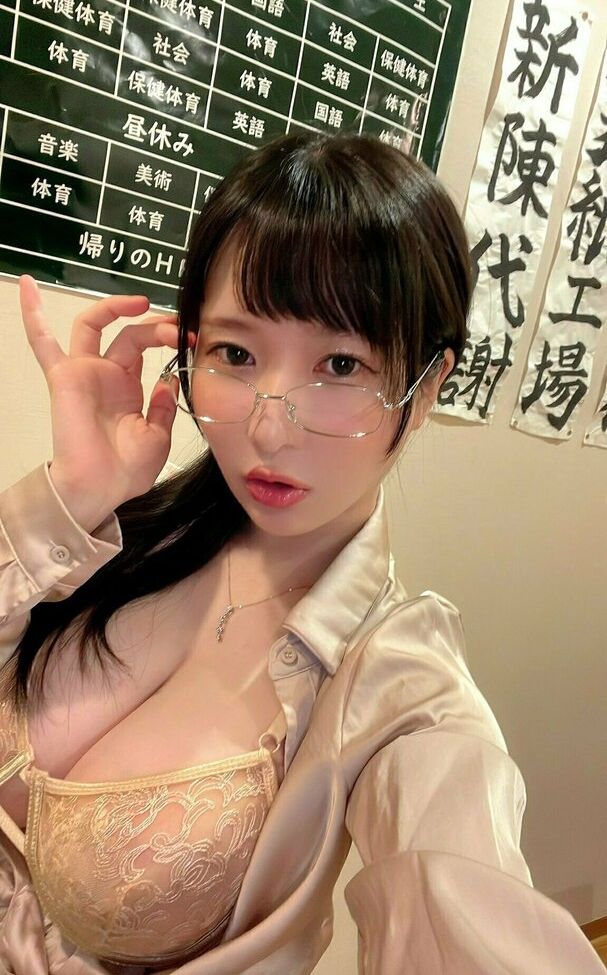 Lunaamemiya desnuda #108942652