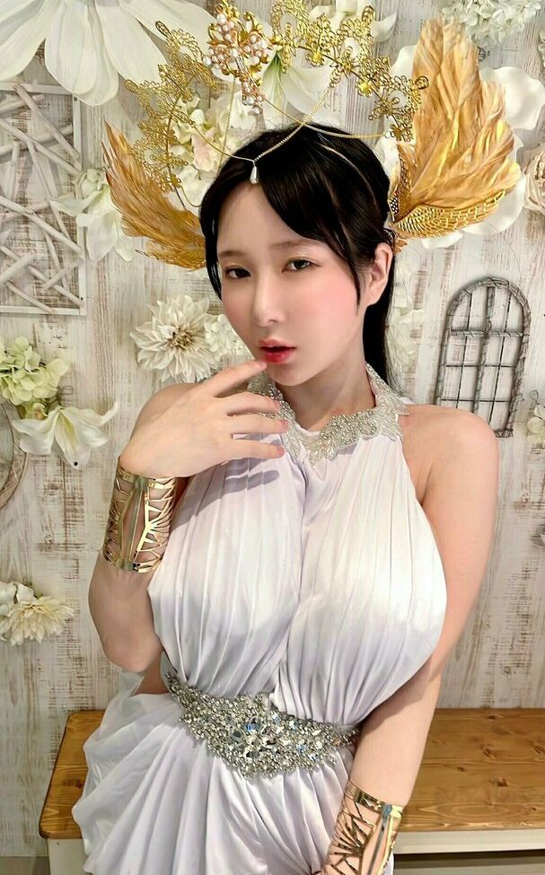 Lunaamemiya desnuda #108942657