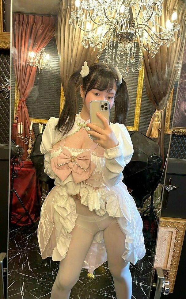 Lunaamemiya desnuda #108942660